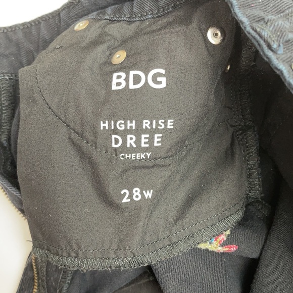 BDG High Rise Dree Cheeky Floral Embroidered Shorts Size 28w - Picture 10 of 14